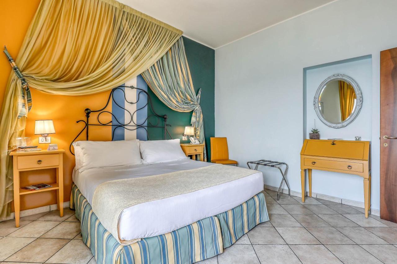 Hotel Albatros Varigotti Exterior photo