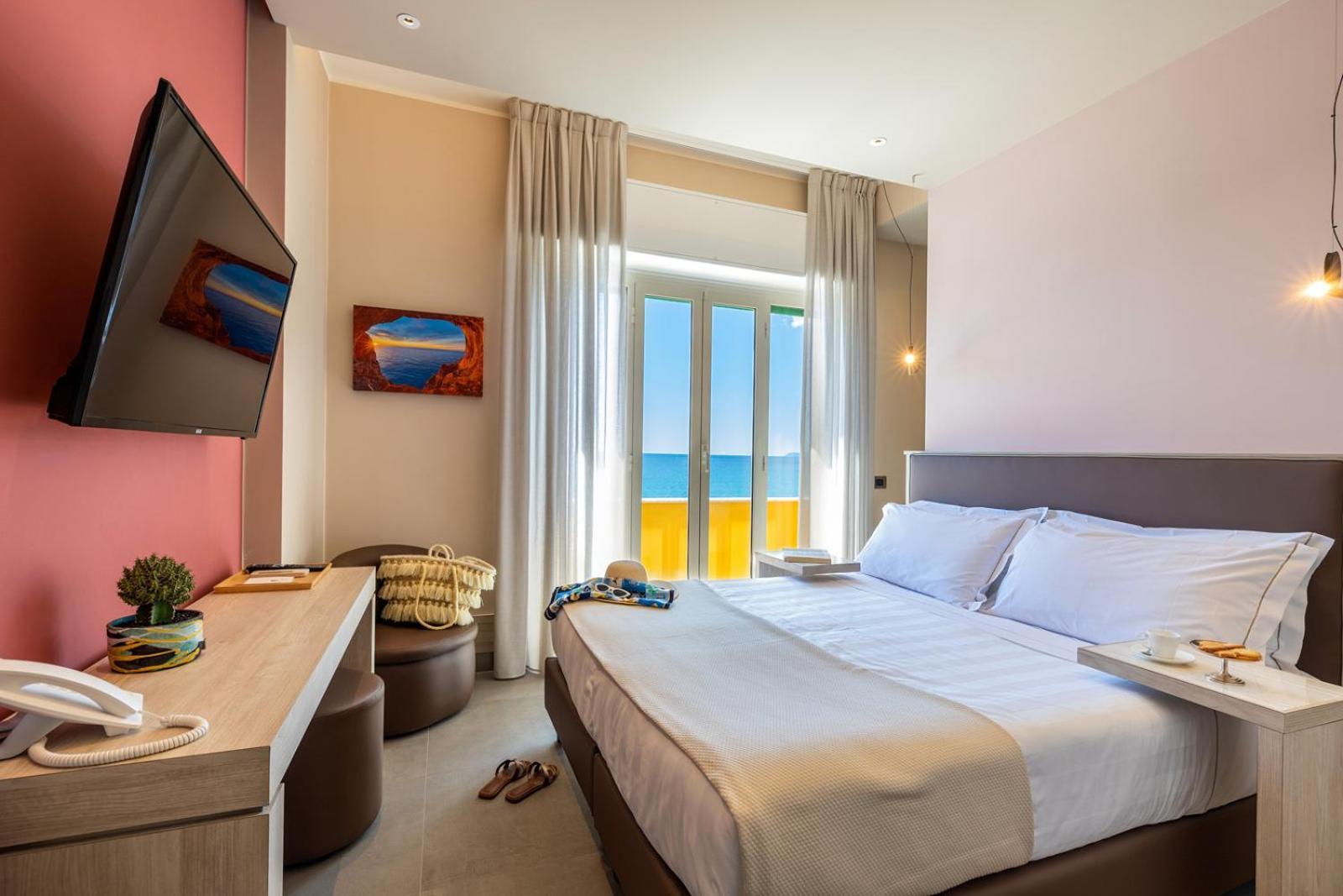 Hotel Albatros Varigotti Exterior photo