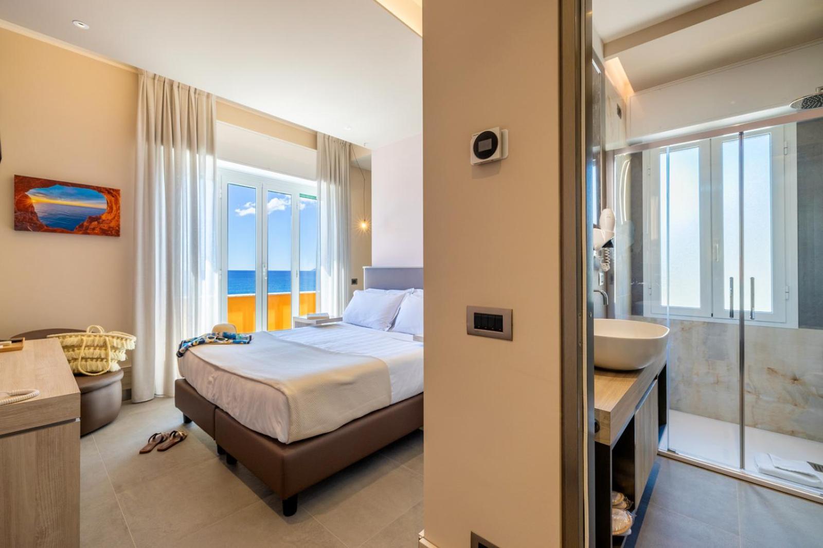 Hotel Albatros Varigotti Exterior photo